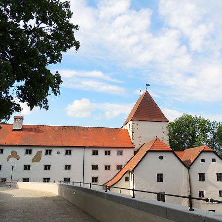 Gaestehaus Maelzerei Auf Schloss Neuburg Am Inn Exteriör bild