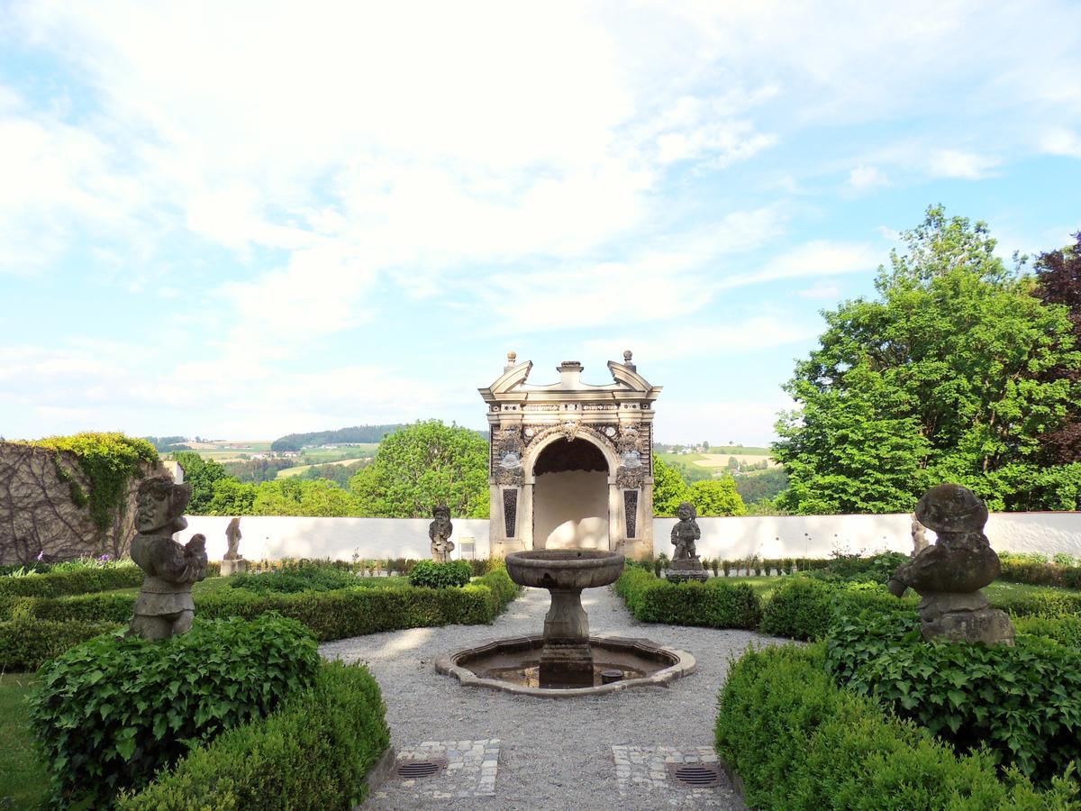 Gaestehaus Maelzerei Auf Schloss Neuburg Am Inn Exteriör bild