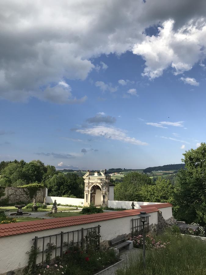Gaestehaus Maelzerei Auf Schloss Neuburg Am Inn Exteriör bild